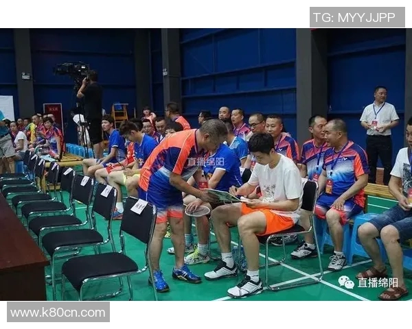 广州羽毛球队状态引发热议球迷对表现和战术展开激烈讨论